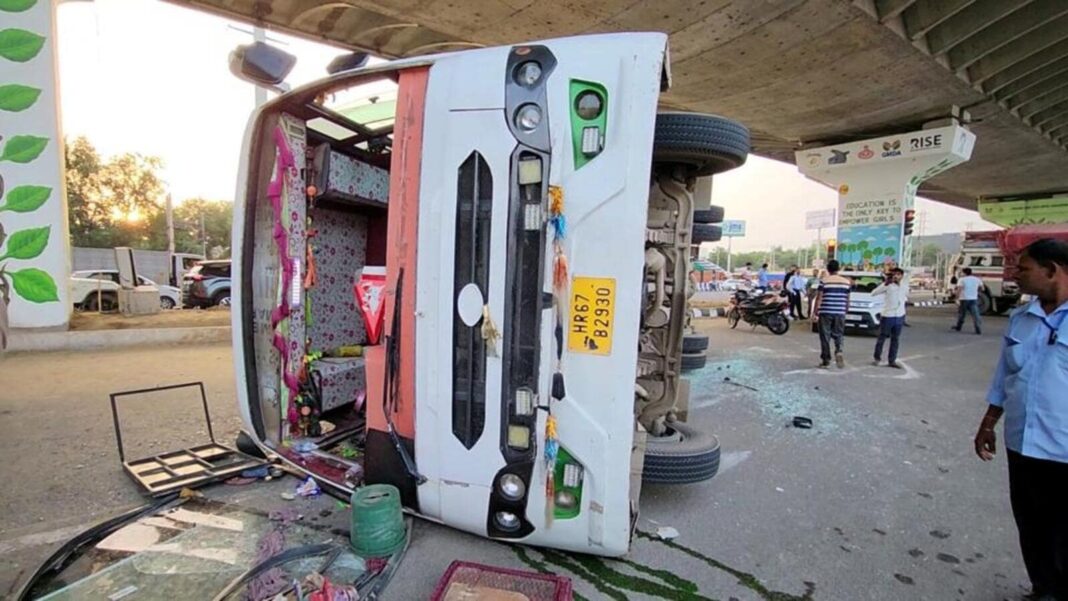 36 executives of auto firm injured as speeding truck rams their staff bus