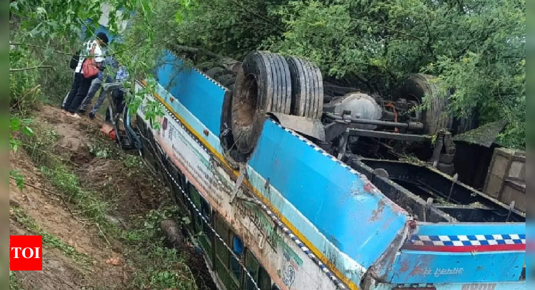 7 injured after Haryana roadways bus overturns in Jind district | Gurgaon News - Times of India