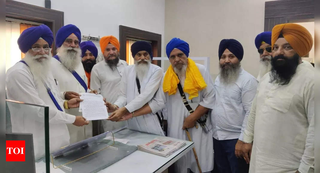 Haryana Sikh body row: Akal Takht jathedar prohibits administrative meetings | Gurgaon News - Times of India